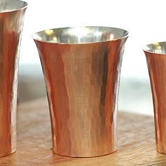 銅製コップ（中）