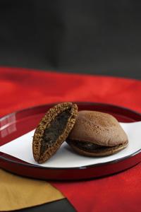 抹茶どら焼き「古都の円」（ほうじ茶）