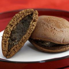 抹茶どら焼き「古都の円」（ほうじ茶）