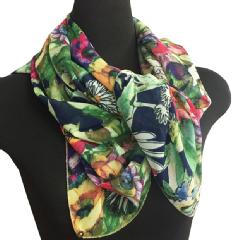 鮮やかなボタニカルフラワー・ブルー系